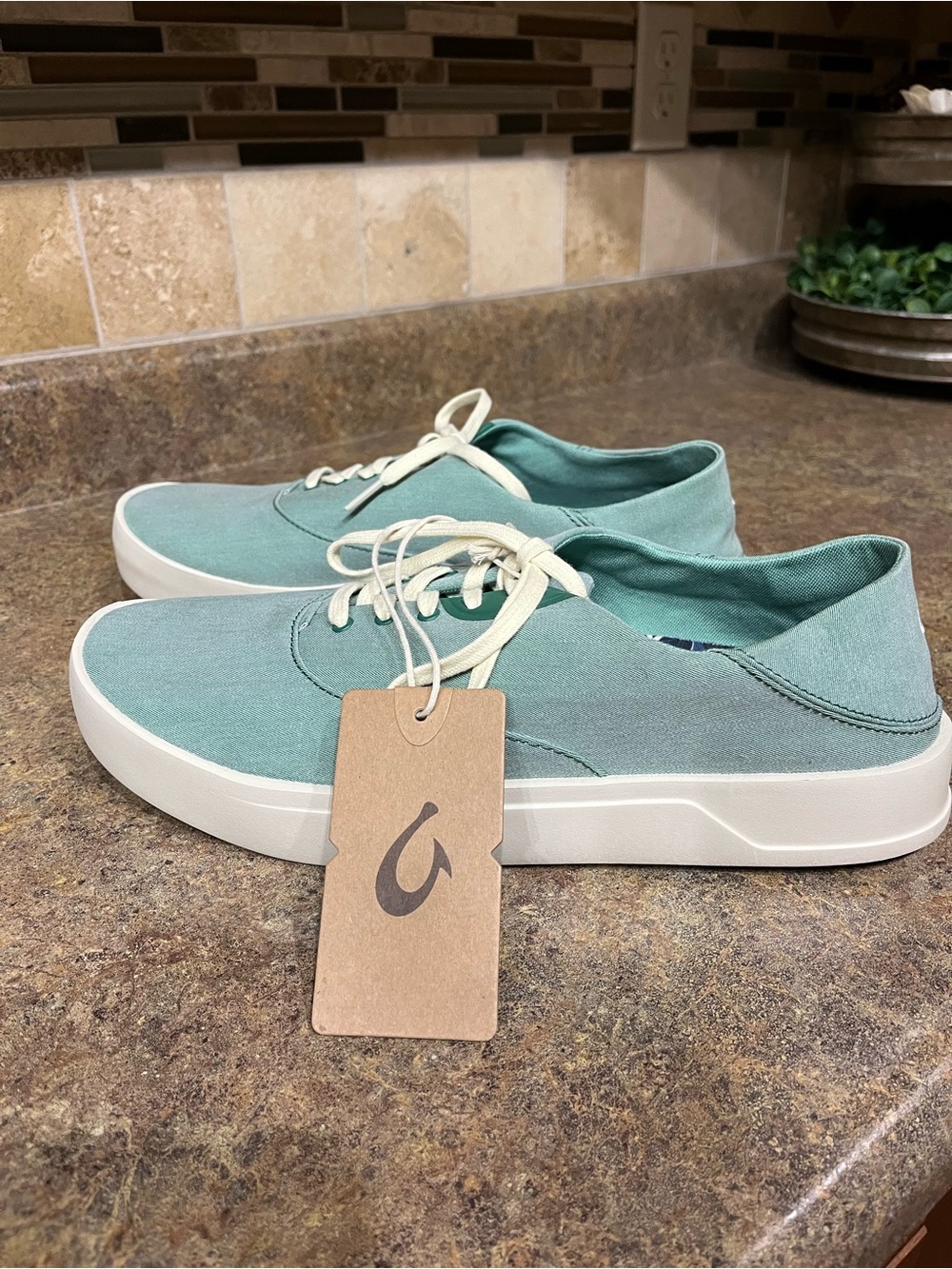 NWT OluKai Tradewind Men’s 12 Bamboo Green Sneakers Beach Casual Resort Wear
